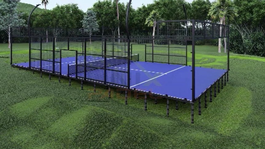 Fertiger aufgeständerter Padel-Court mit Glas und Beleuchtung